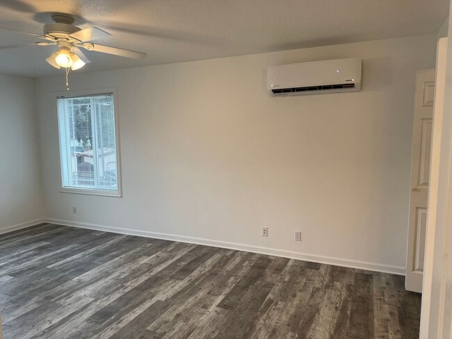 Building Photo - 3657 Rivercrest Dr