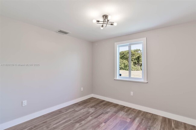 Building Photo - 19450 SW 125th Ave
