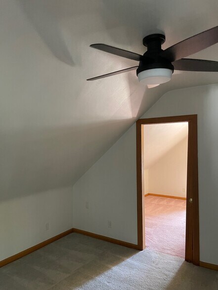 Building Photo - 1427 N Hawley Rd