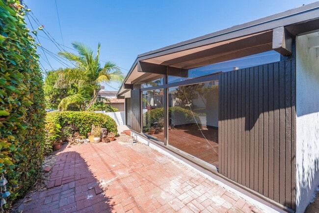 Building Photo - Hermosa Beach Home Rental