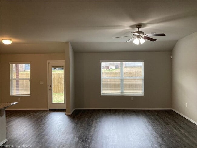 Building Photo - 8004 Dogwood Dr