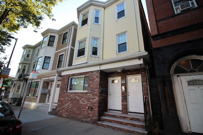 Primary Photo - 136 Chelsea St