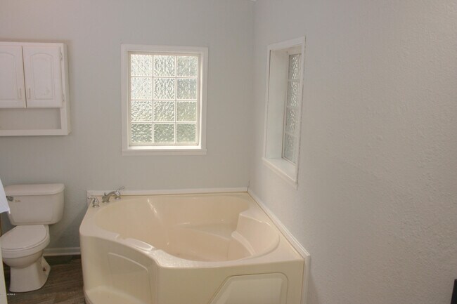 Building Photo - 811 Red Lighthouse Ln