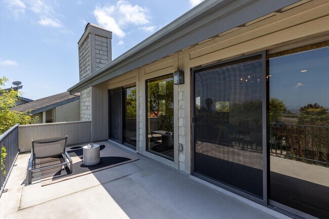 Building Photo - 6667 La Jolla Scenic S Dr