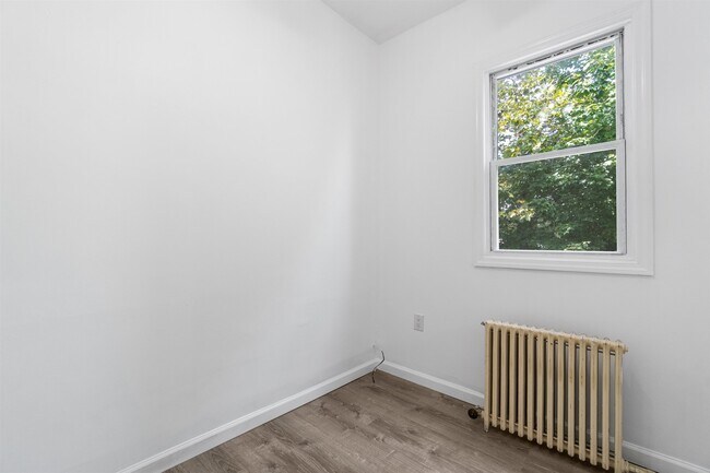 Building Photo - 182 Avenue F