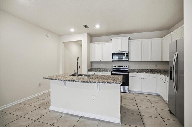 Building Photo - 165 Redbud Rd