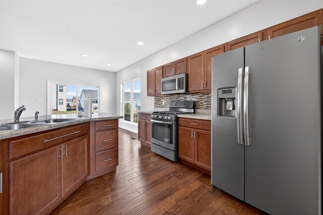 Building Photo - 3501 Charlestowne Crossing Dr