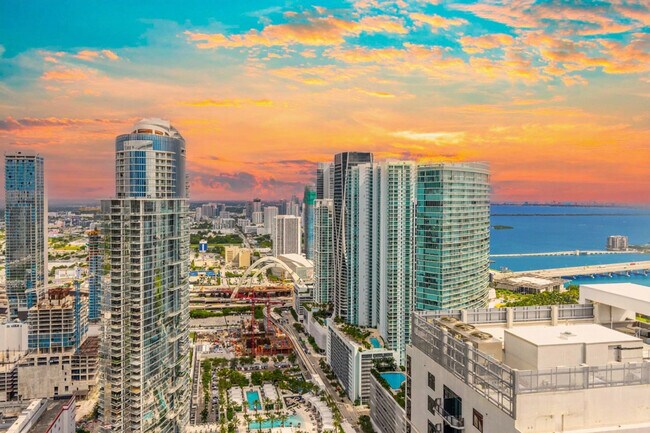 Building Photo - 601 NE 1st Ave