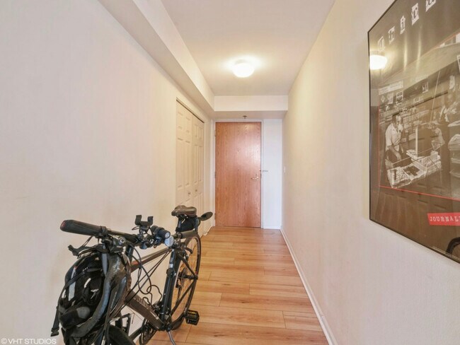 Building Photo - 345 N La Salle Dr