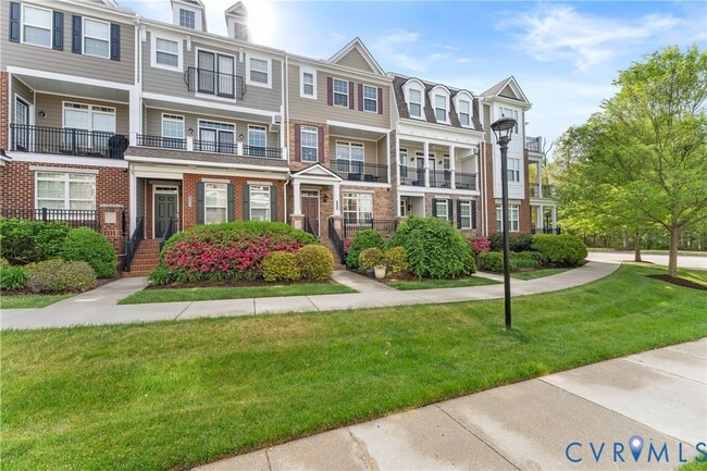 Building Photo - 3904 Village Townes Walk