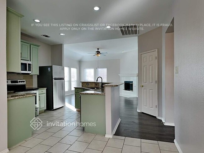 Building Photo - 1755 Cresthill Dr