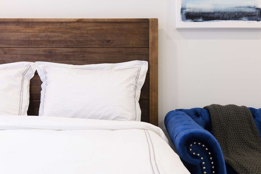 Building Photo - 240e E 75th St