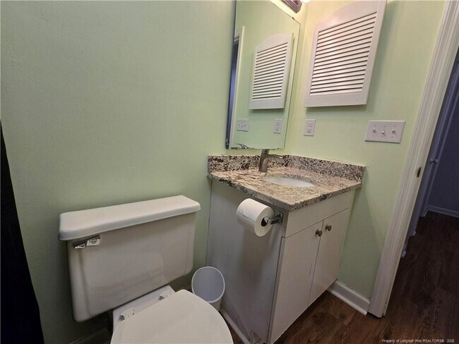 Building Photo - 944 Flintwood Rd