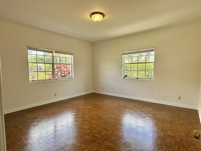 Building Photo - 206 Russlyn Dr
