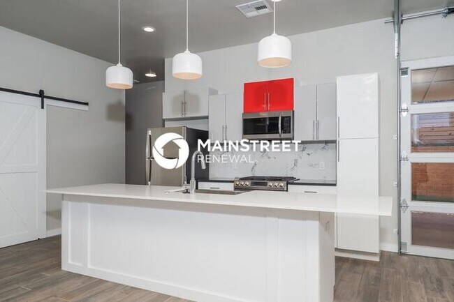 Building Photo - 3 Bedroom Pet-Friendly Home in Oklahoma City, OK with Main Street Renewal