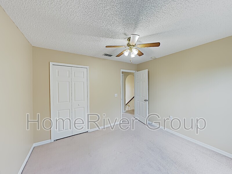 Building Photo - 2215 Canopy Dr