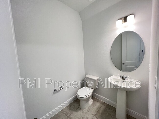 Building Photo - 2180 Axel St