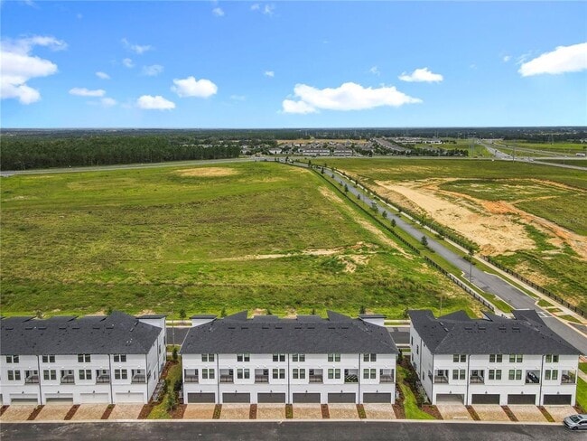 Building Photo - 15465 Hamlin Pk Dr