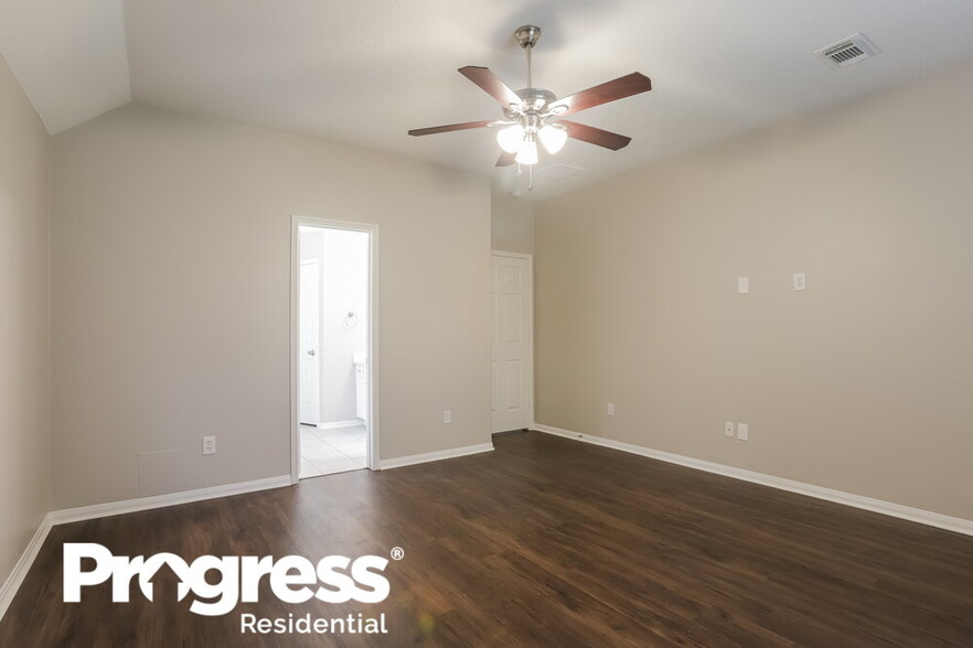 Building Photo - 30 Shimmer Pond Pl
