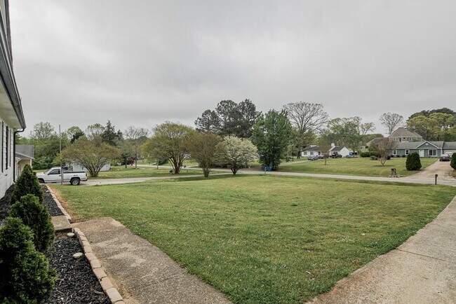 Building Photo - 356 Meadow Trace Dr