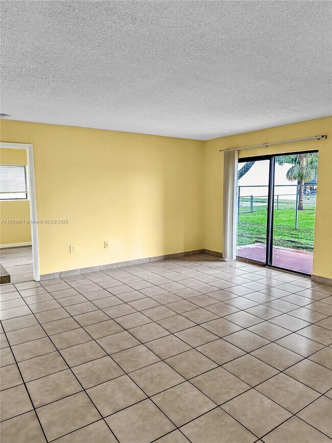 Building Photo - 250 Palm Cir W