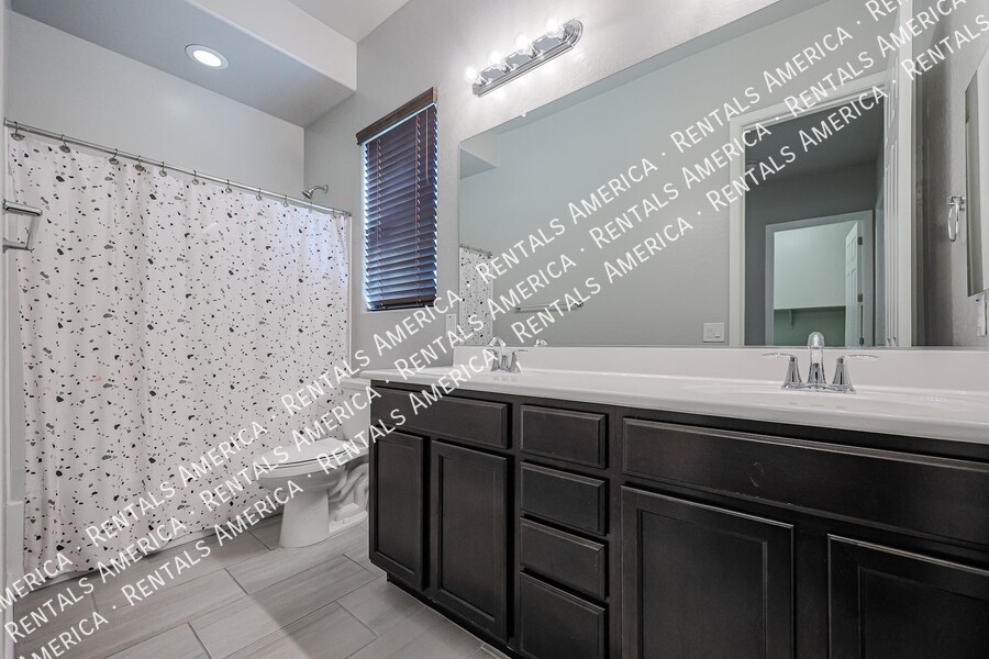 Building Photo - 8544 W Midway Ave