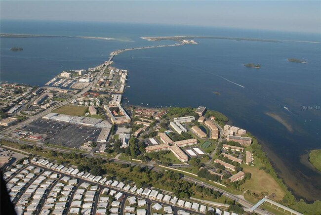 Building Photo - 2700 Bayshore Blvd