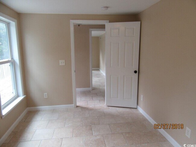 Building Photo - 205 5th Ave N