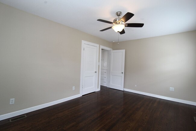 Building Photo - Remodeled 2 Bedroom 1 Bath Duplex Blocks F...
