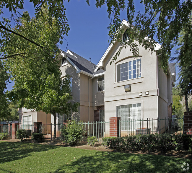 Building Photo - Folsom Boulevard Apartments