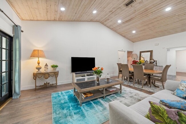 Building Photo - 465 Goldenwood Way