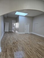 Building Photo - 206 S Main St