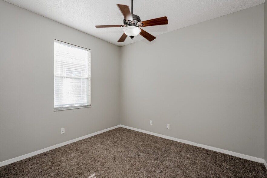 Building Photo - 1231 Loretto Cir
