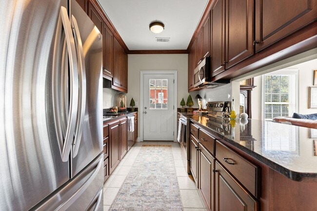 Building Photo - Charming, Step-Less 2 bedroom home with Private Patio Near Lake Lanier