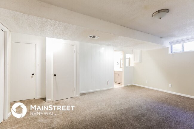Building Photo - 2405 Bridger Dr