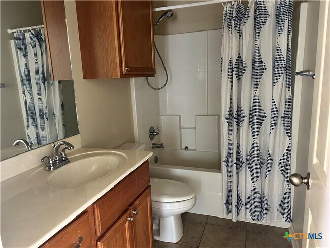 Building Photo - 5623 Fair Hill Dr