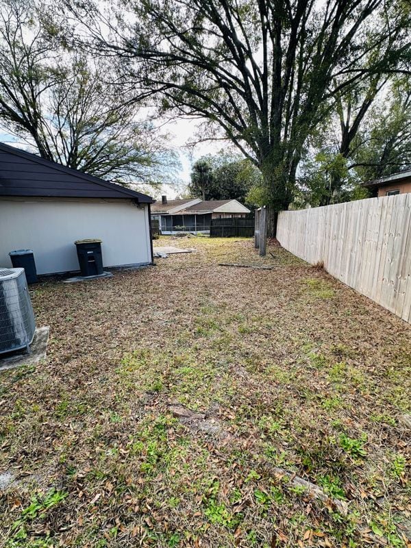 Building Photo - 1904 Delaroche Dr W