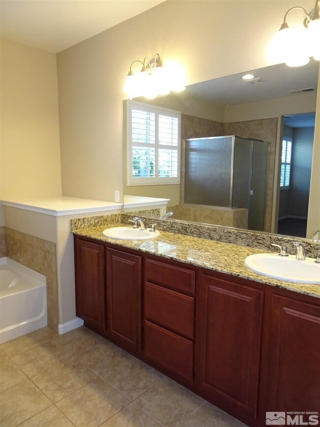 Building Photo - 494 Merganser Ln