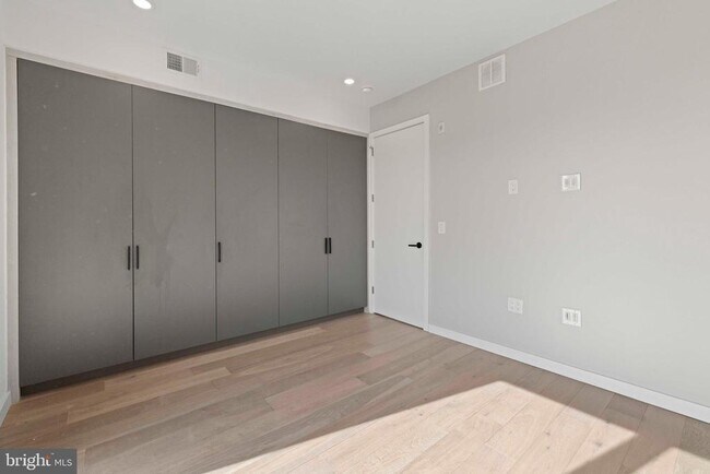 Building Photo - 807 N 3rd St