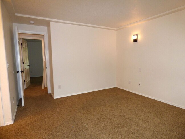 Building Photo - 3 Bed 2 bath home in North Salem!