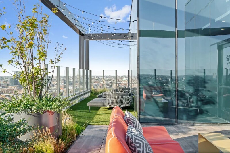 Building Photo - 1147 W Van Buren St