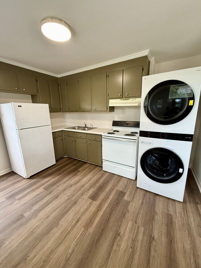 Building Photo - East Nashville 2 Bed $1450 Close to Shelby...