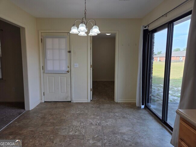 Building Photo - 301 Arlington Dr