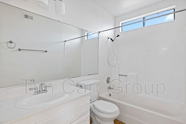 Building Photo - 231 Cabrillo St