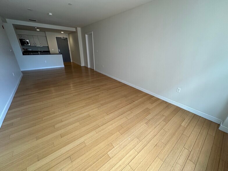 Building Photo - 599 Albany St