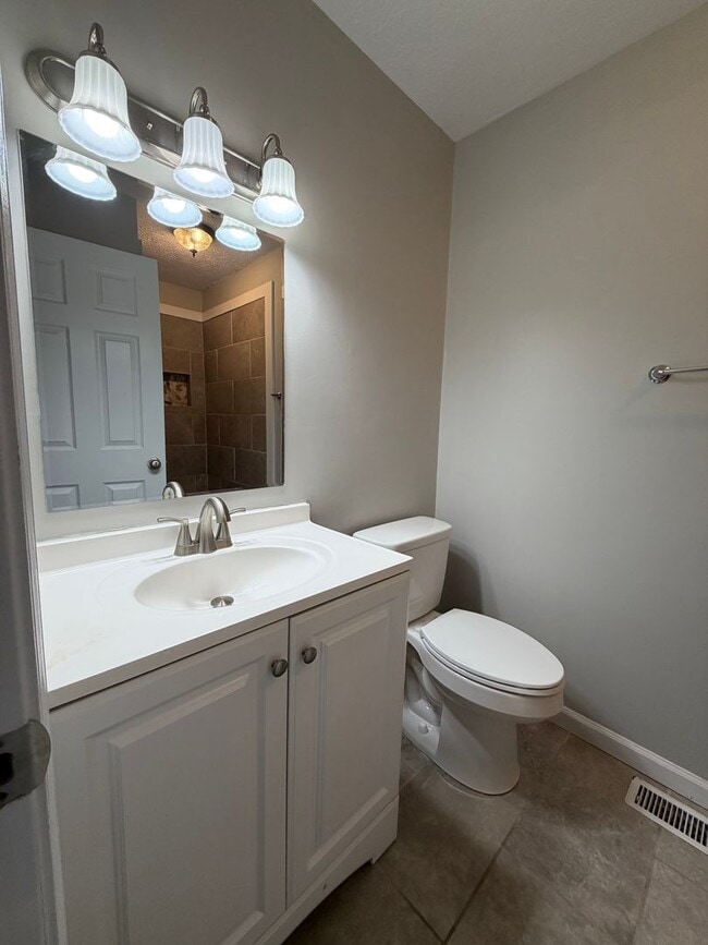 Building Photo - Location!!!!