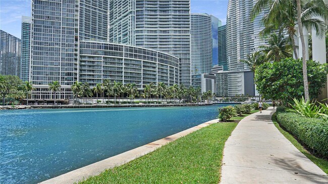 Building Photo - 801 Brickell Key Blvd