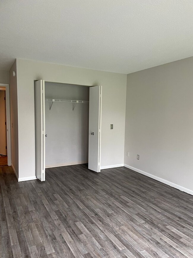 Building Photo - For Lease / Rent