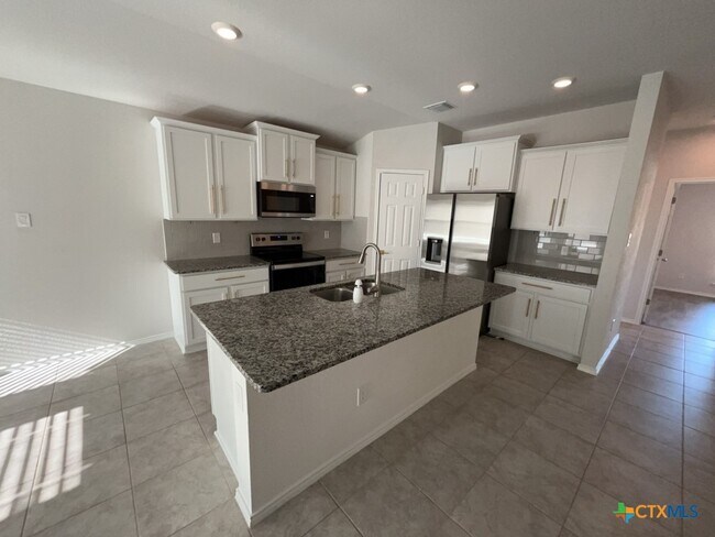 Building Photo - 1824 Fall Creek Ct