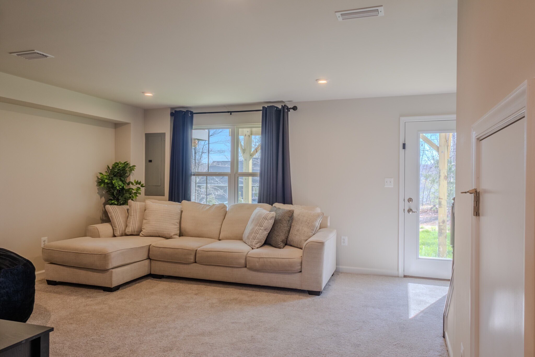 Building Photo - 8679 Stevenson Ln